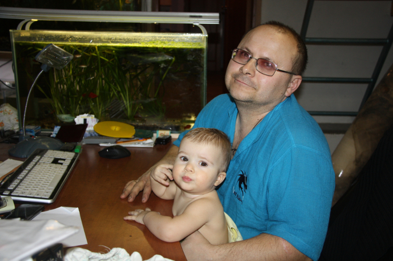 Взрослого мужчины первая стрижка:)