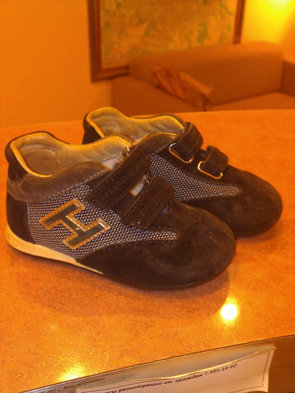 HOGAN 20 р-р 500 руб СПБ, немного потёрты носы.