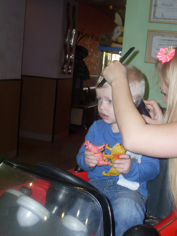 Первый поход в парикмахерскую