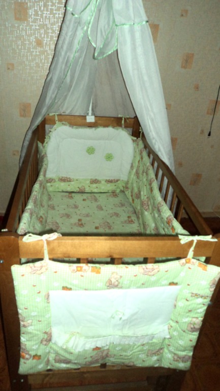 Продам бортики в кроватку и балдахин.