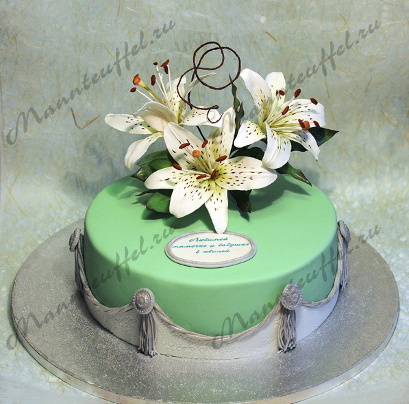 Торт с лилиями