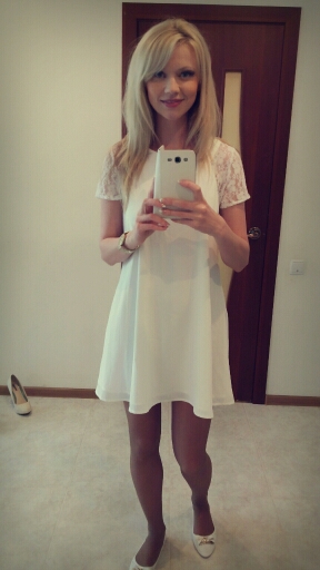 Белое платьице, фото в оригинале.
