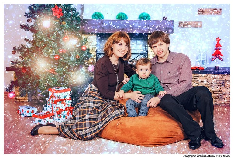 Катя, Иван и их сын Данечка (год и 3 месяца).