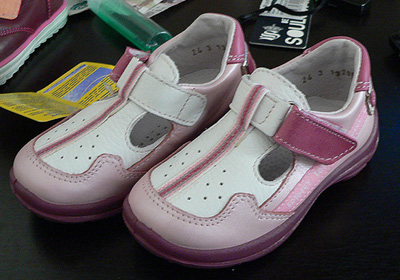 Обувь 22 и 24 размер.