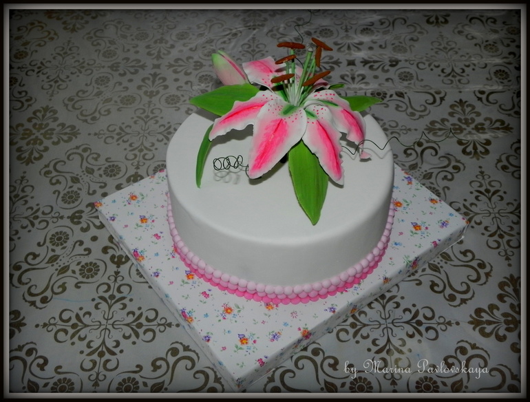Торт с лилией