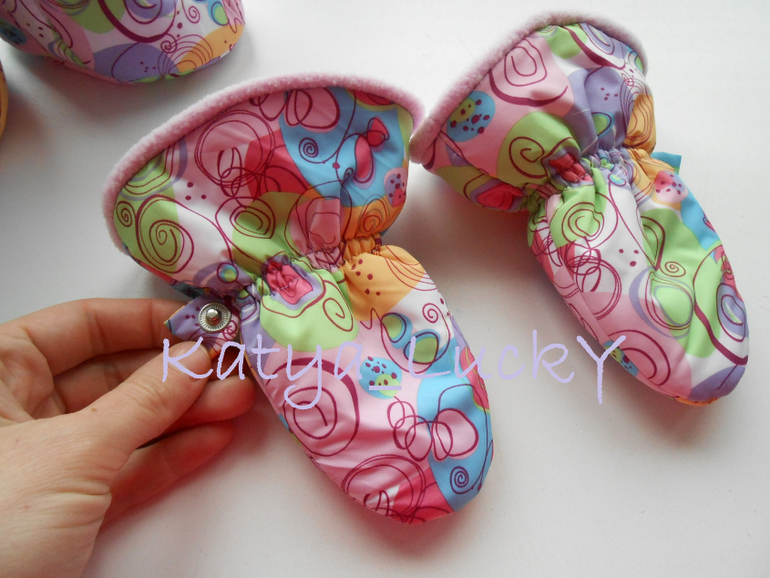 Комбинезон для малышки + утепленные варежки и пинетки