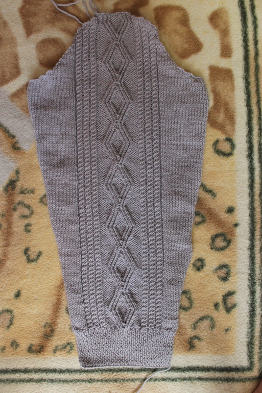 Пуловер с ромбами