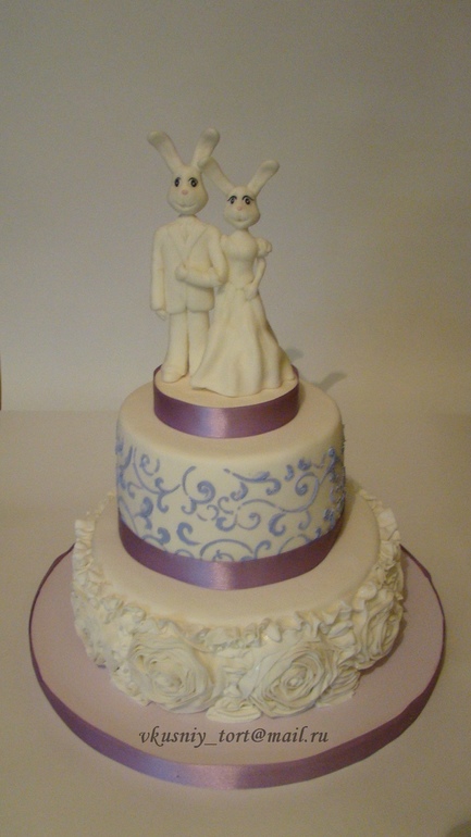 Свадебный торт с розами