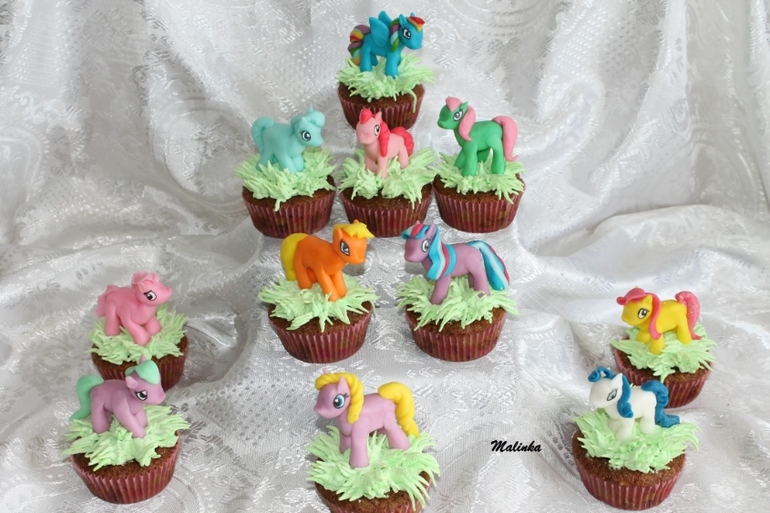 Морковные капкейки с пони