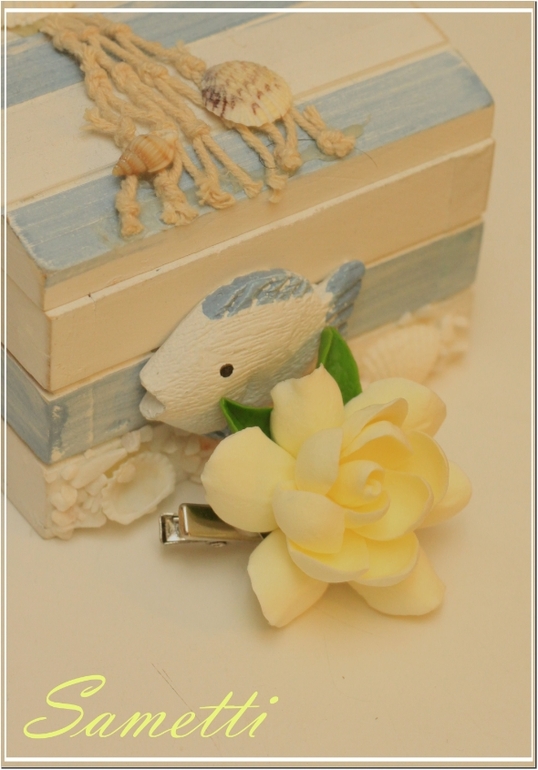 Яркие украшения и аксессуары на лето