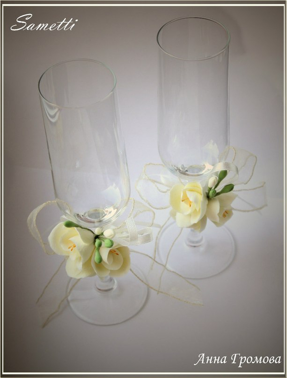 Свадебные цветы и аксессуары из легкой глины. Свадебный пример.