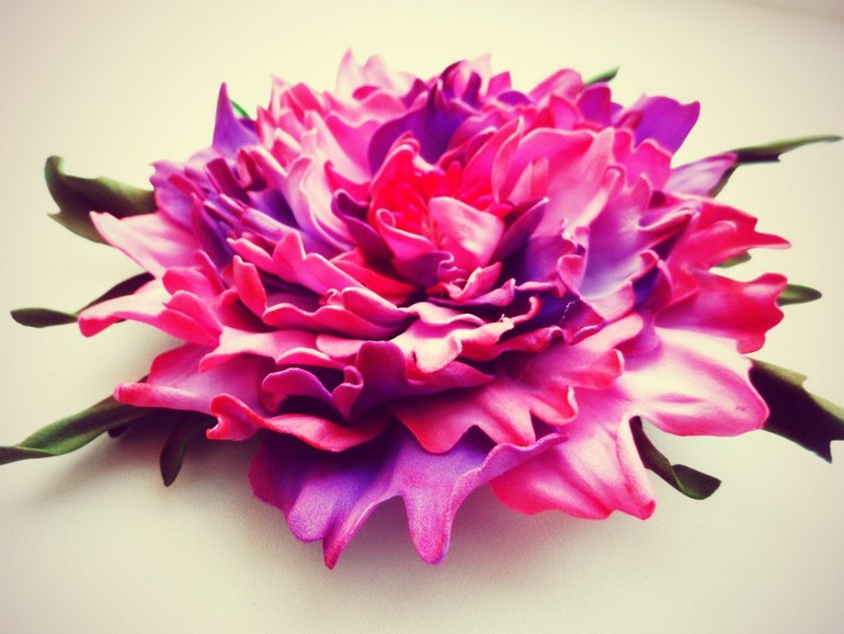 Заколки-броши ручной работы из фоамирана (пластичной замши))