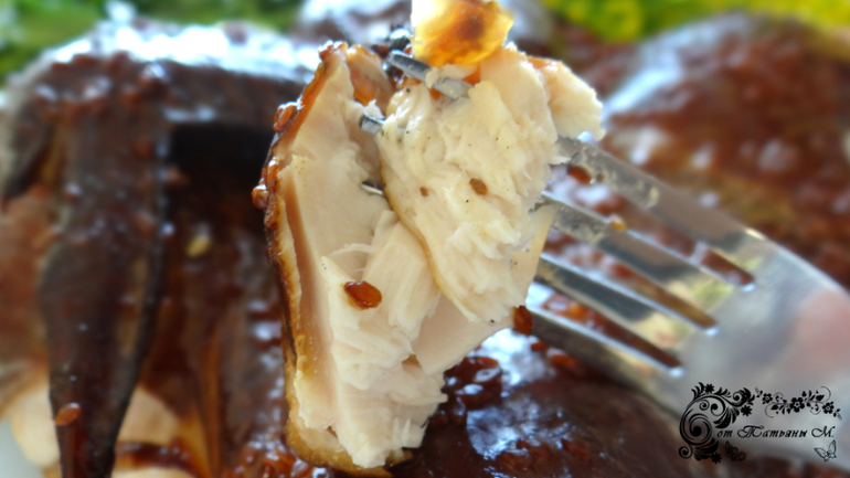 Копченая курица, маринованная в соево-медовом маринаде с кунжутом