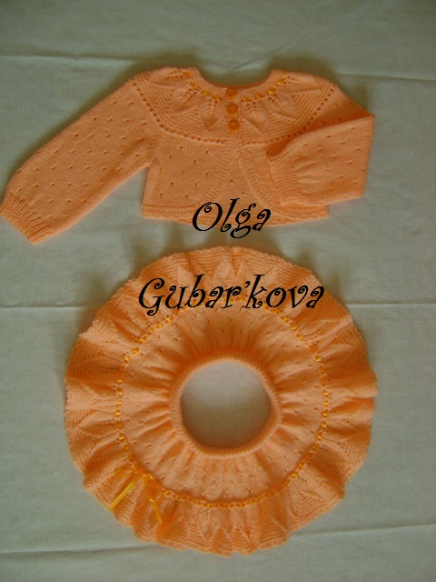 Связала костюмчик в подарок племяшке.