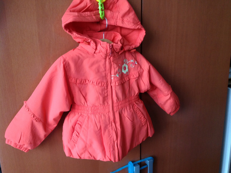 Куртки на флисовой подкладке с тонким утеплителем 92 и 92 размер, доя девочек.