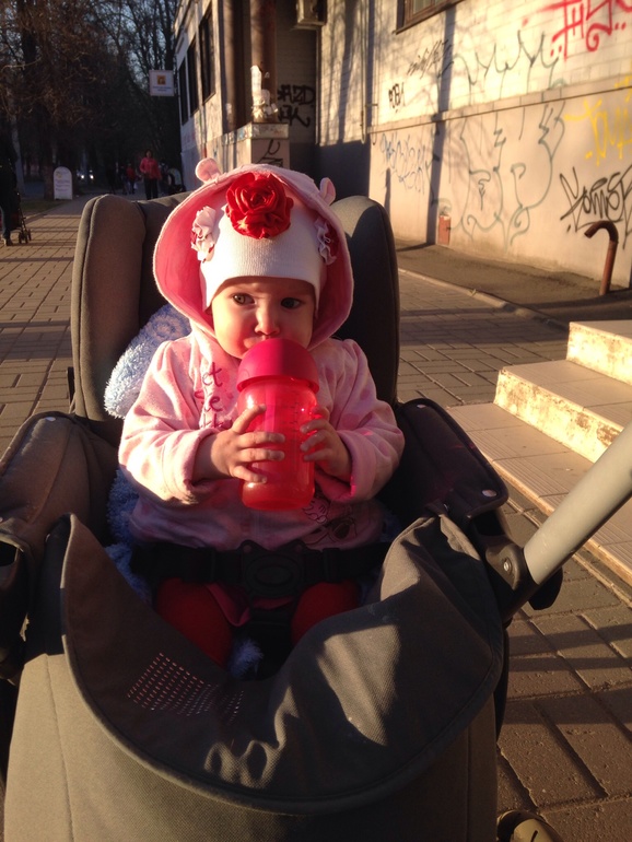 Еще одна шапочка для дочки.