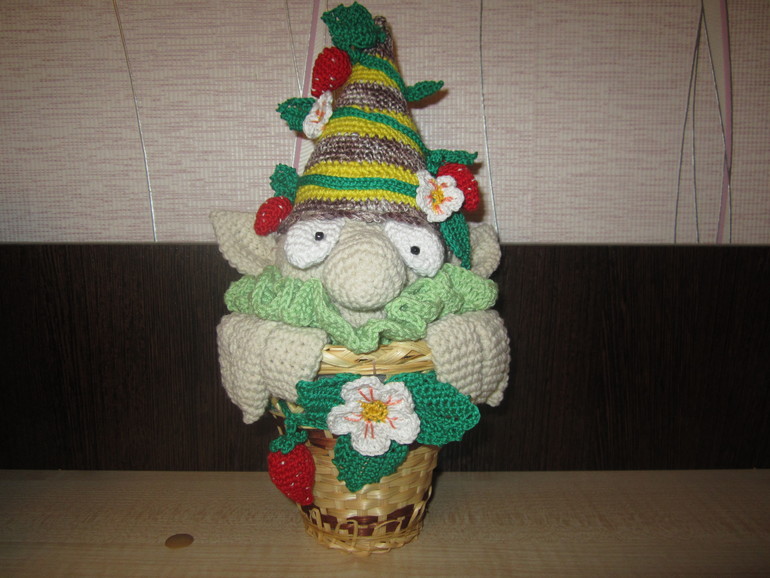 Клубничный гномик