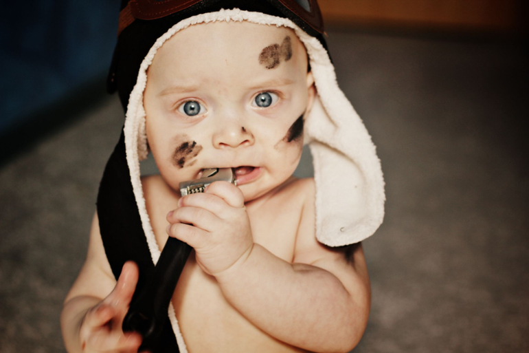 Почти 8 месяцев, а вроде только собиралась писать что мы из роддома выписались :)