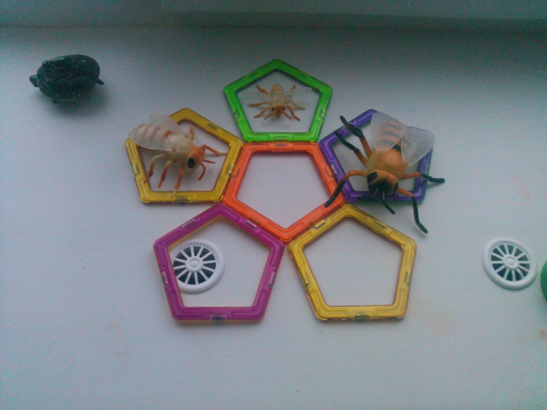 Денек, посвященный пчелке!