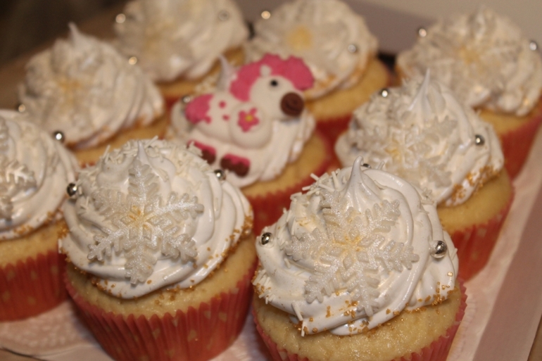 новогодние капкейки с меренгой