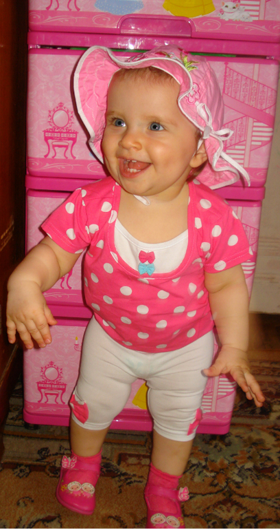 Миланка в розовой панамке))