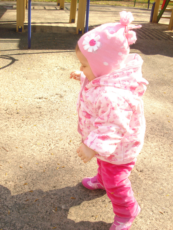 УЖЕ И НА УЛИЦЕ БЕГАЕТ