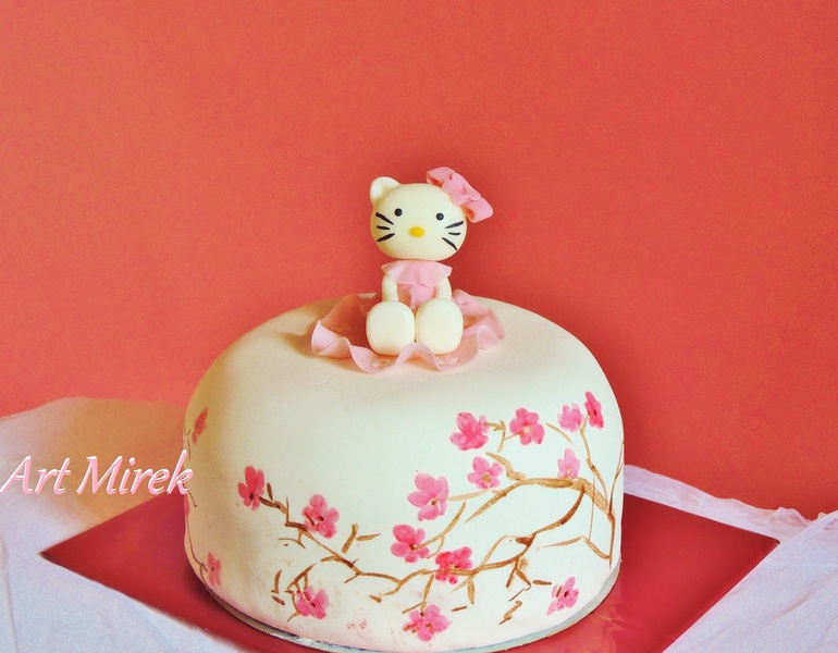 Kitty в цветущей сакуре.