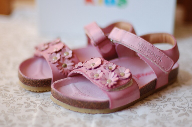 Ищу сандали и пляжки на ножку 16см . Из наличия .