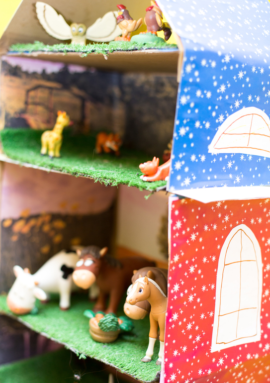 Картонный дом