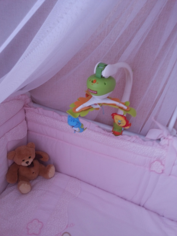 Немного похвастаюсь)))Кроватка и шезлонг для дочи