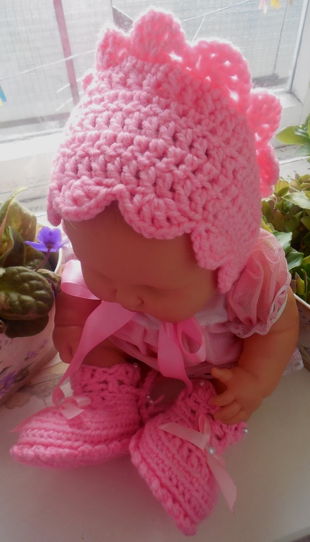 Комплект : чепчик и пинетки