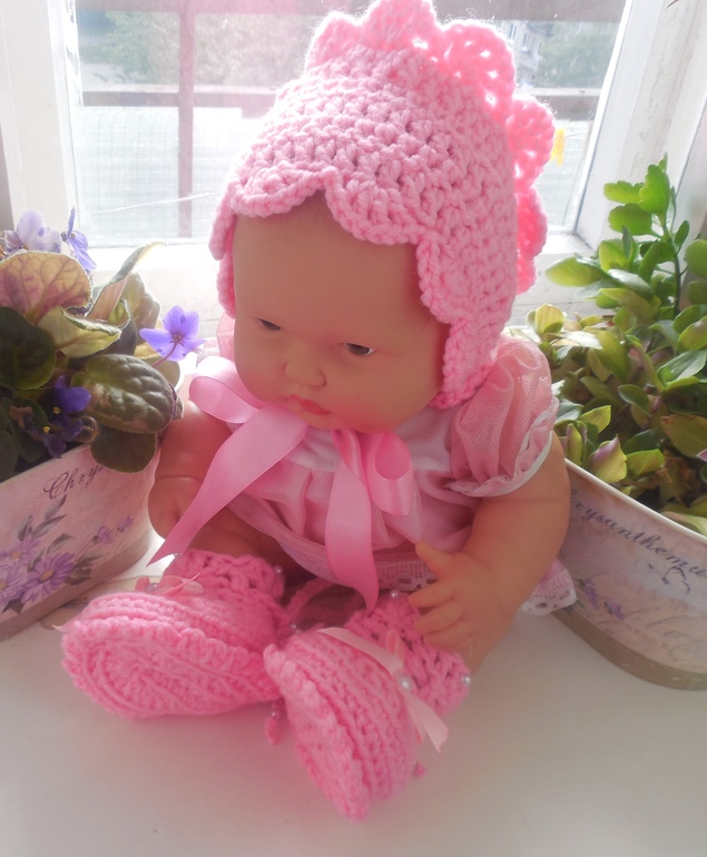 Комплект : чепчик и пинетки