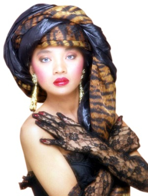 IMIKIMI  - самый толковый фоторедактор. Обожаю его! Сочные фотки за минуту!