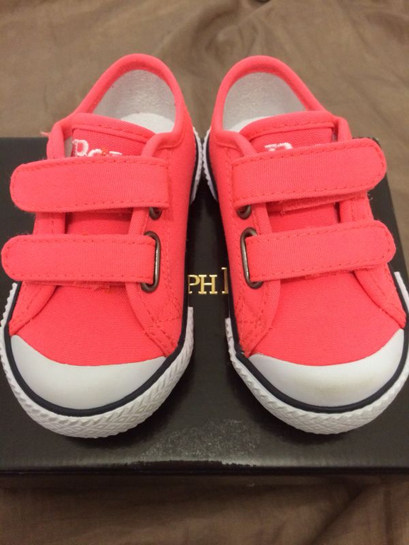 прикупили для дома обувку...