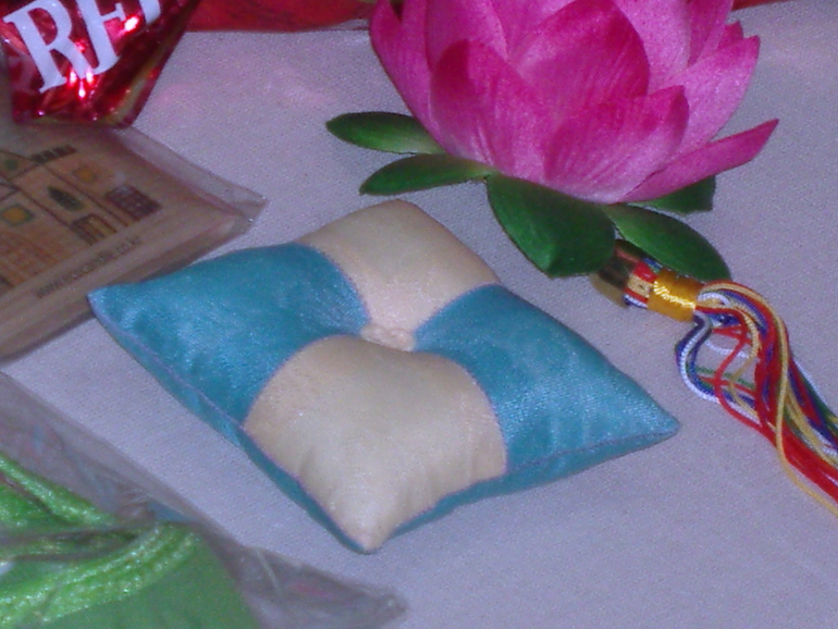 Великая какашка, то есть я, исправляется. Оленька, прости пожалуйста.