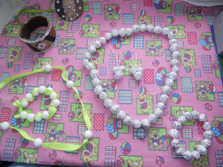 Вот такая бижутерия у нас получилась на конкурс в садик))!