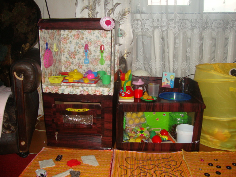 Кухня из картонной коробки часть 2