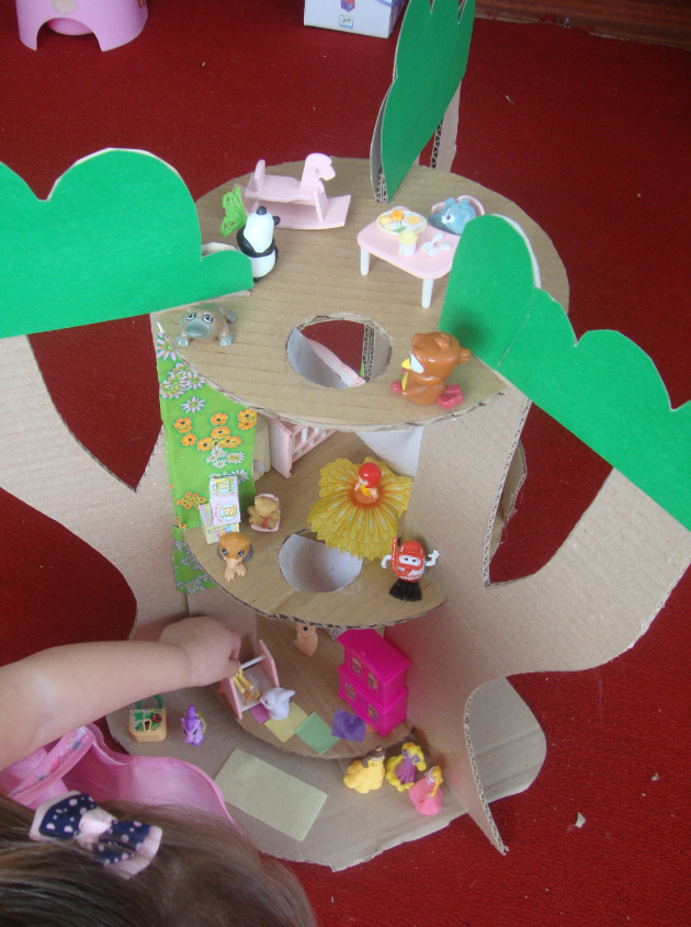 Дом на дереве. Картон