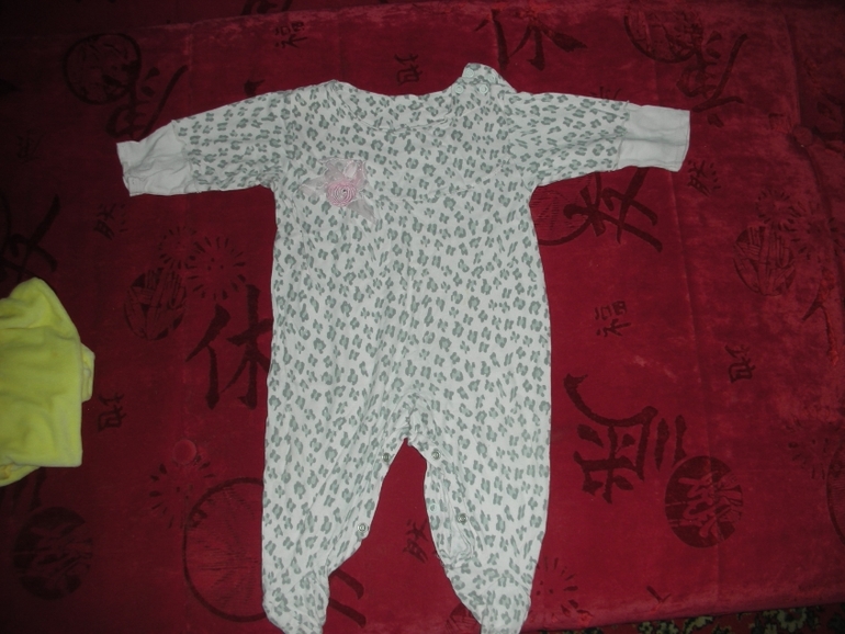 Много одежды на девочку