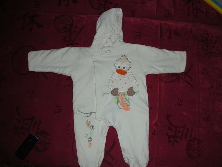 Много одежды на девочку