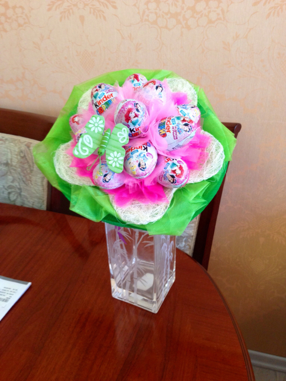 Первые букетики в подарок на ДР подружкам доченьки)