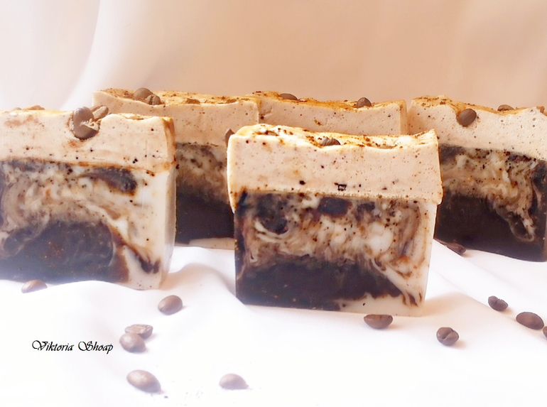 Наварила я вчера немного интересного мыла)