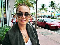 Красавица, умница и вообще приятная во всех отношениях девушка)...