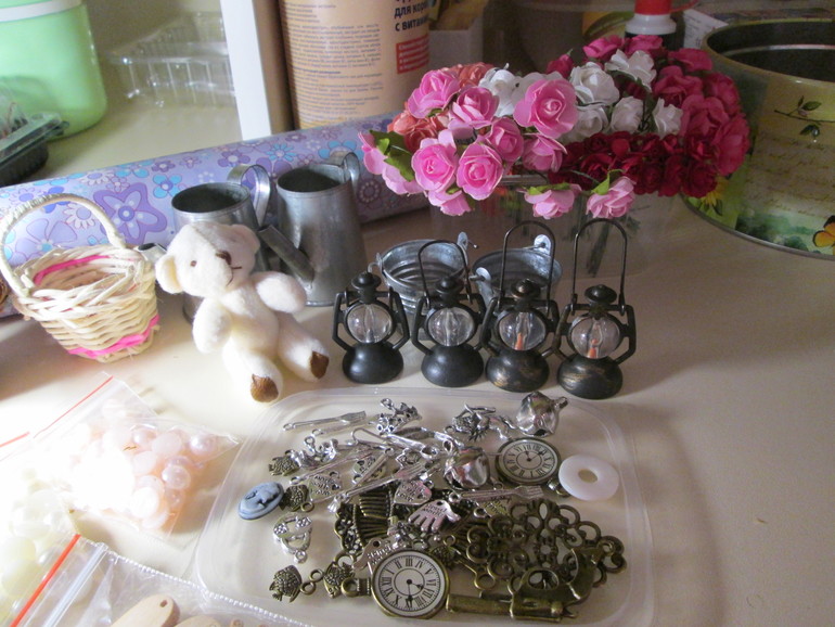 хомяк  счастлив и рад! пополнение запасов на зиму!:)))))