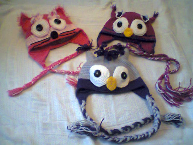 шапочки - зверюшки... совушка и совенок  и киска...