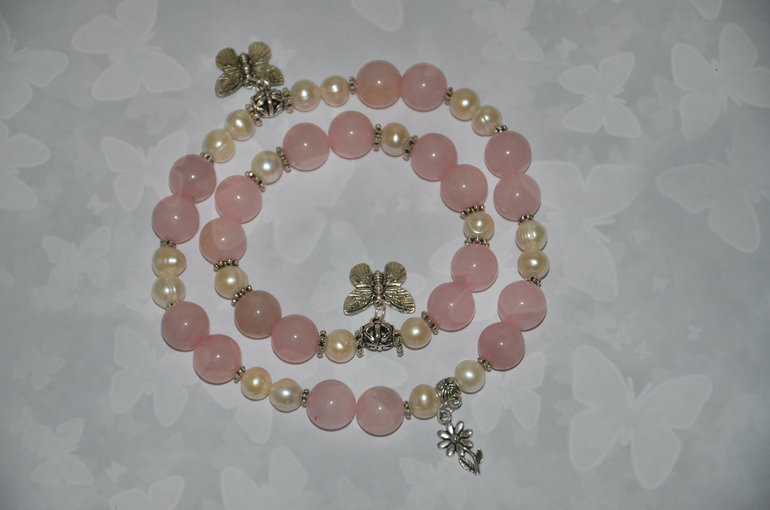 Браслетики из полудрагоценных камней:)