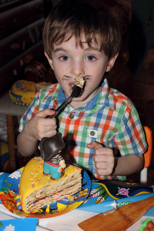 Первый тортик из молочной мастики