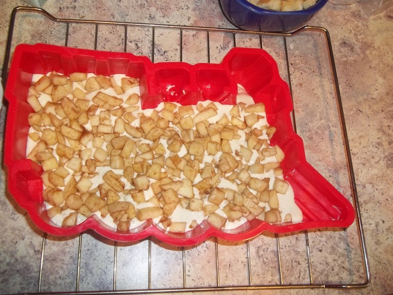 Шарлотка в силиконовой форме