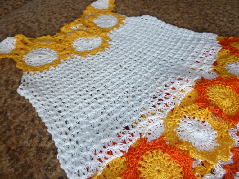 Эх...набрала белых и жёлтых ниток, вот теперь приходиться творить)))