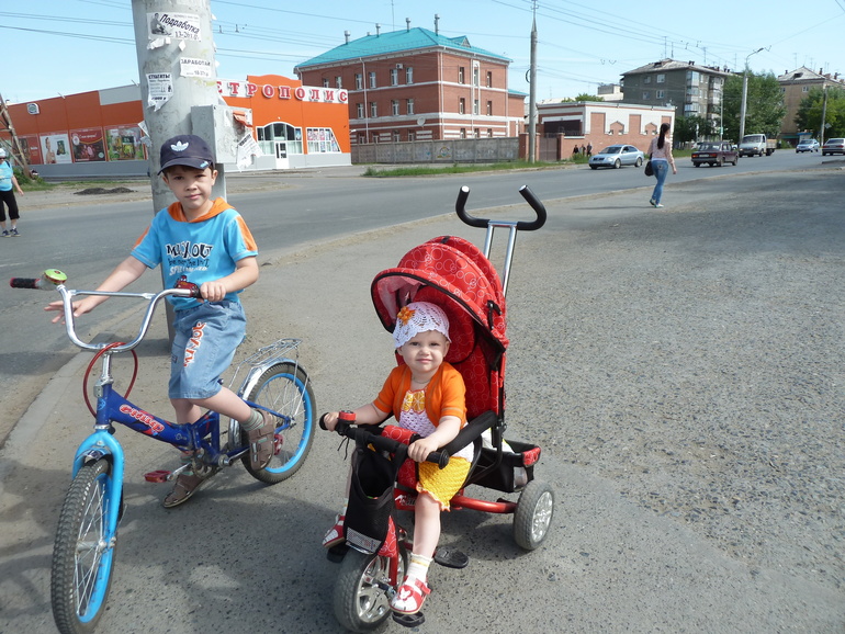 Мы вчера ходили в гости))